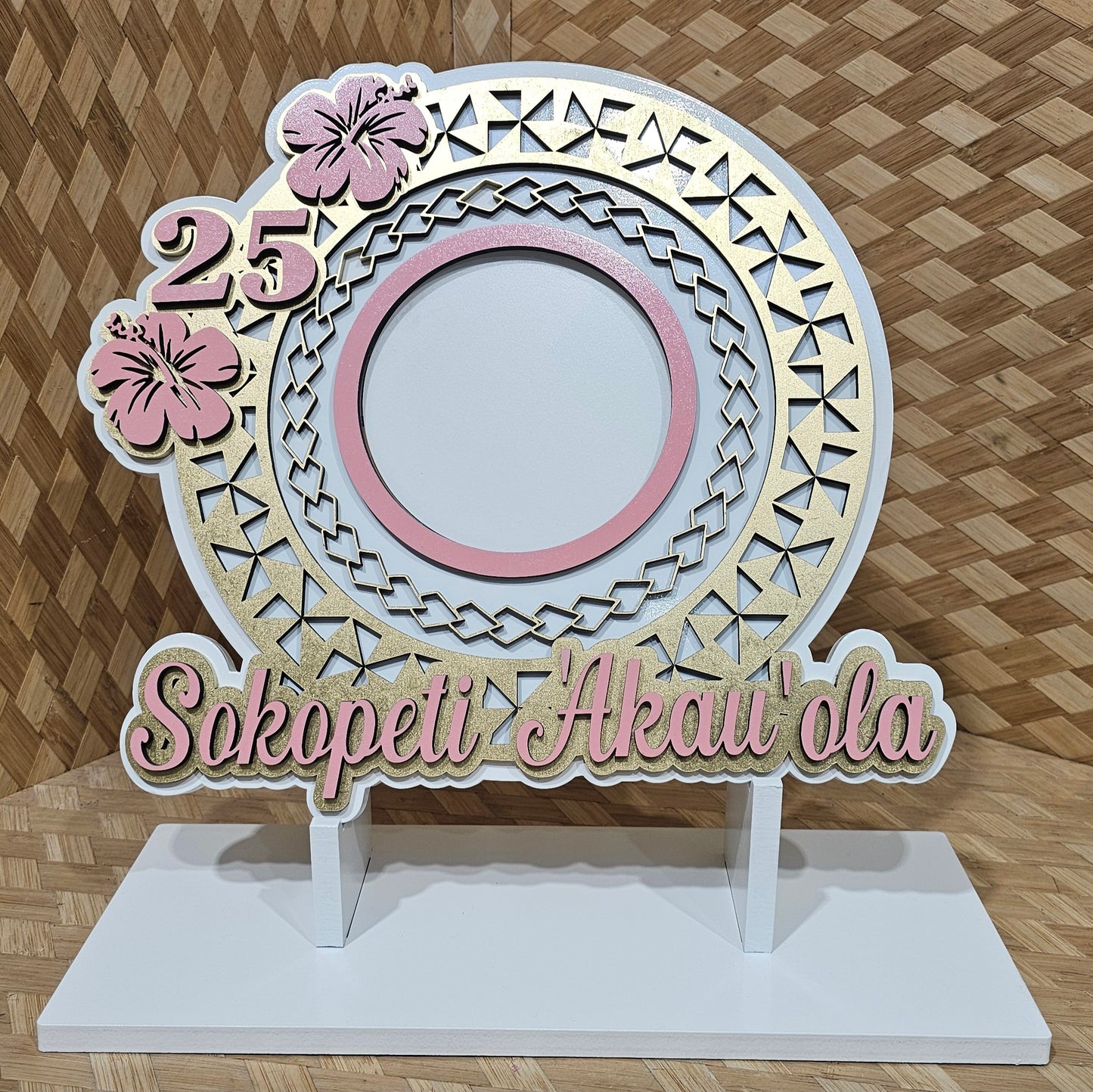 Tongan pattern with flowers plaque